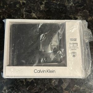 NWT Calvin Klein Men’s Black Leather Wallet